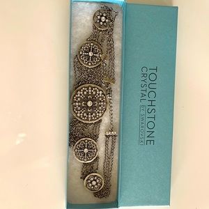 Angelique collar necklace.